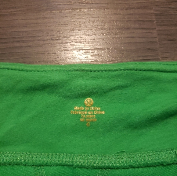 Green lululemon skirt size 6 - Picture 3 of 4